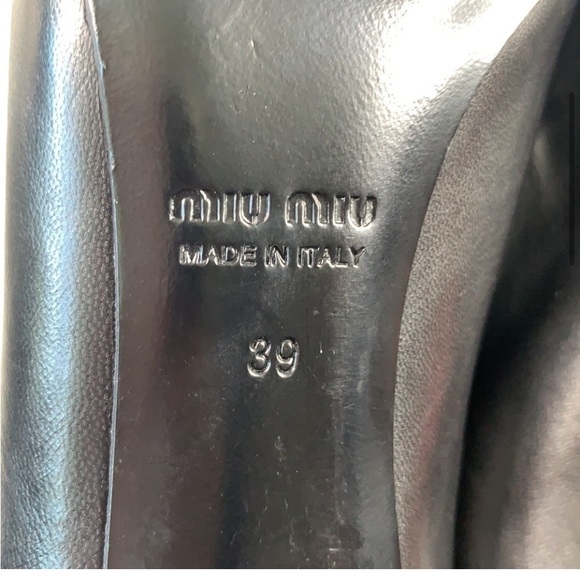 HP Shoe Party 🎉 MIU MIU BLACK LEATHER
HEELED BOOTIES SIZE 39 (orig $1450) - Picture 6 of 7